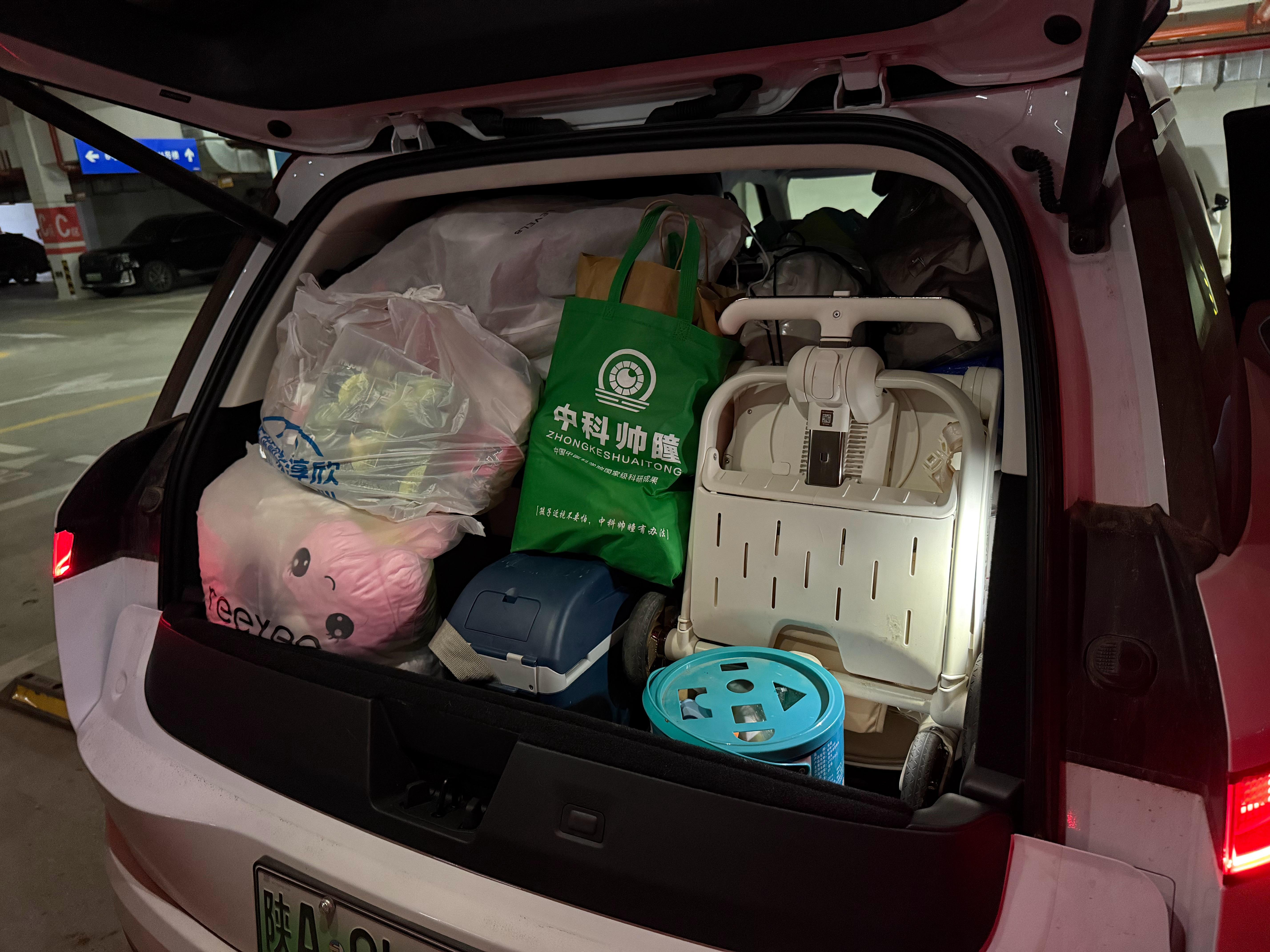 明天带着孩子回老家600公里的路程就开领克900了插混，高速更方便，超车补能游刃