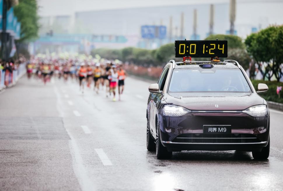 问界无图智驾升级，敢用不？老铁们，最近问界智驾又整大事儿了！3月29号起，全系