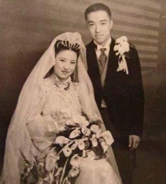 1945年，一个汉奸带着10亿法币、100多根金条投奔新四军，陈毅、张云逸当场愣