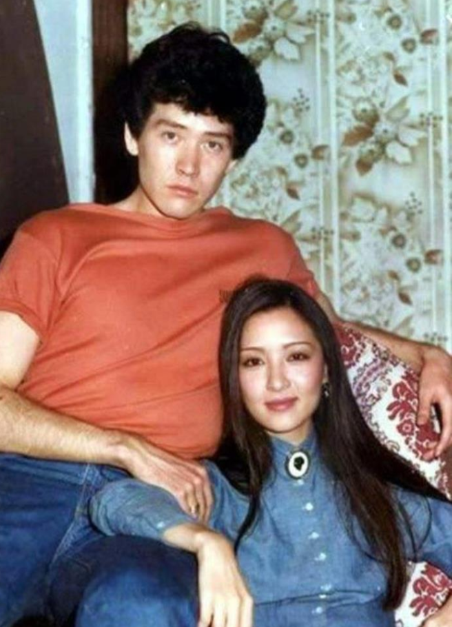 费翔这辈子爱得最认真的，不是叶倩文。而是大他七岁、刚和李敖离婚的胡因梦。89年那