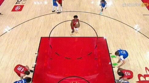 自罚自抢自扣——阿门复制乔丹，生涯最佳球回放100次！罚球后飞身抢板，飞出底线