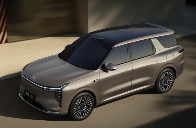 兄弟们，智己刚放出来LS8的官图，我特意蹲了一手消息，跟大家聊聊我的直观感受。