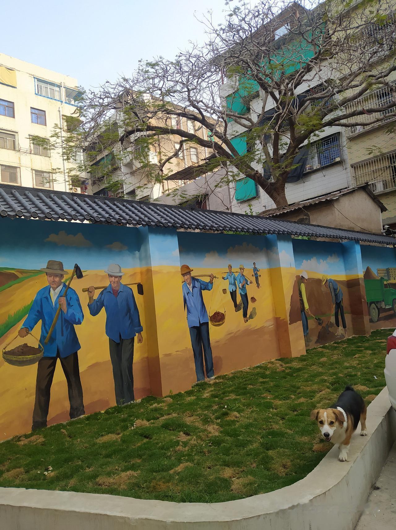 汕头的百千万工程让汕头百镇千乡万村受益，城中村变成了网红打卡地，村民休闲好去处。