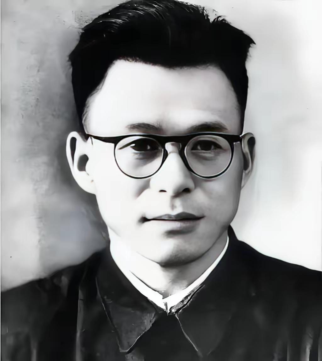 耿其昌，1938年6月加入中国共产党并参加革命工作，初中学历。1938年起任山西