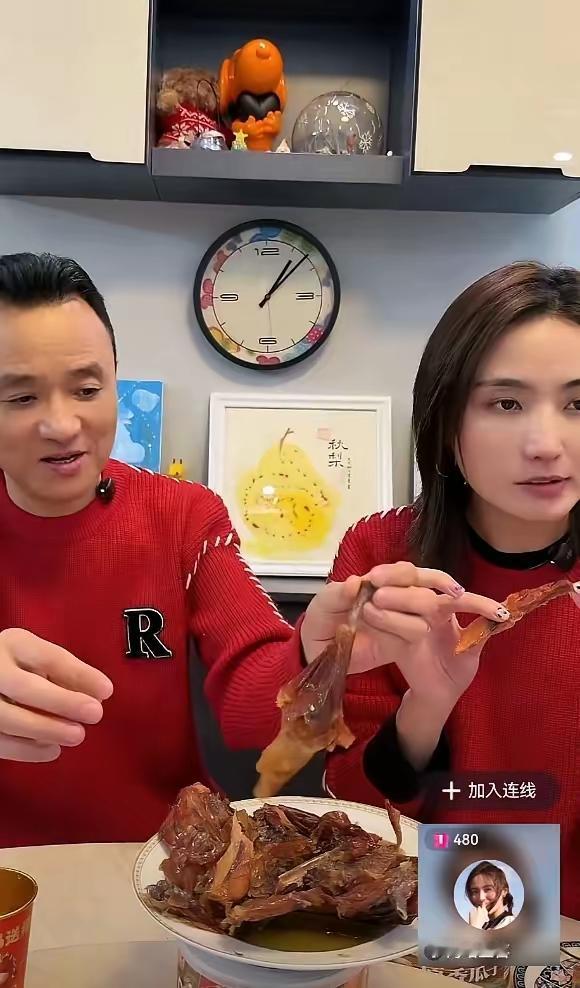 发现了没？现在真是全民自媒体的时代啊，连李亚鹏的前老丈人都开始蹭流量，搞直播带