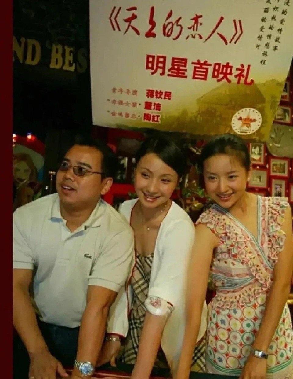 年轻时的董洁和陶虹，那时候没有美颜和滤镜，纯天然美女​​​