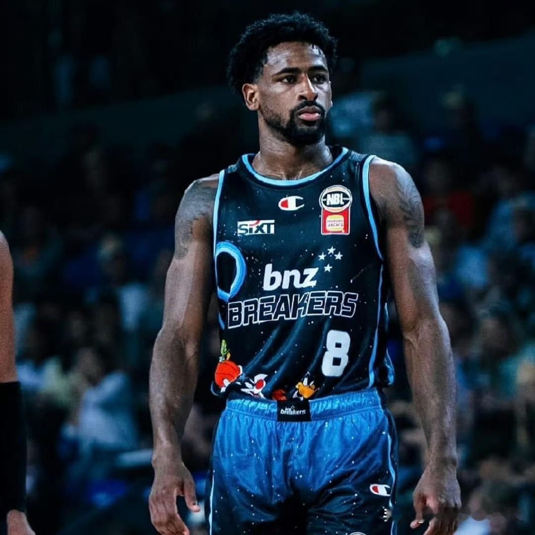 辽宁男篮终于开窍了，签个30岁以下外援，1999年7月12日出生，罗金顿，听名字