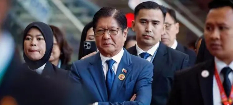 菲律宾总统拒绝下台军方力挺菲律宾的政坛彻底炸锅了！现任总