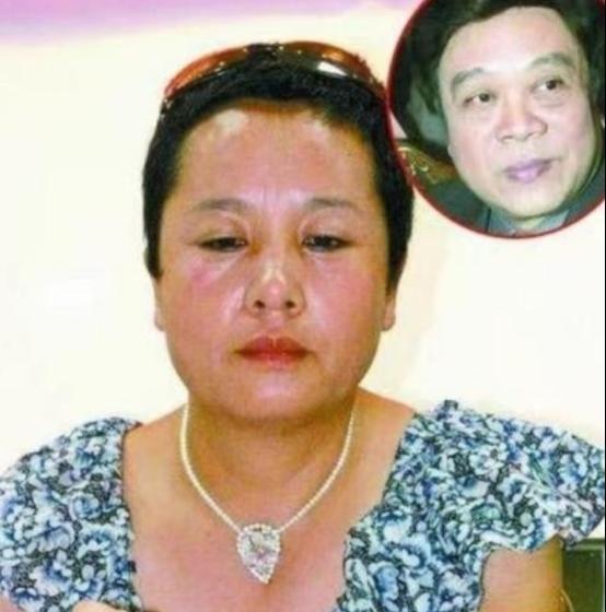 “赵忠祥瞒着妻子与我发生关系多年，并有特殊癖好，令我身心受到严重伤害。”2004