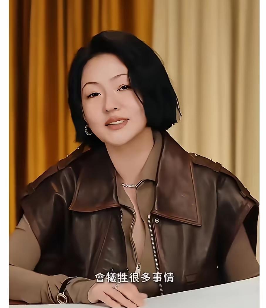 我有种感觉，小s是故意把自己打扮的越来越像大s的。这个照片，这个角度，太像
