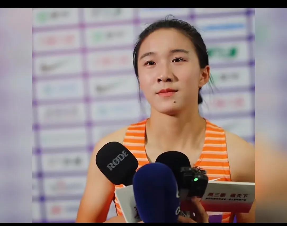点评国内女子短跑高手。梁小静，百米一姐，地位无人撼动。击败她的只有伤病，年龄和