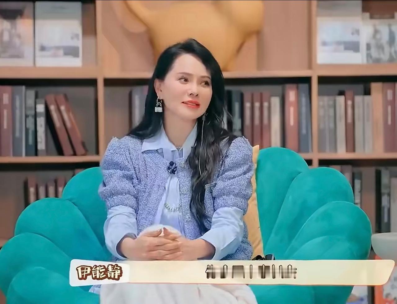 伊能静参加女儿米粒家长会，被她同学夸赞，直言：“妈妈你知道吗，你今天来家长会，有