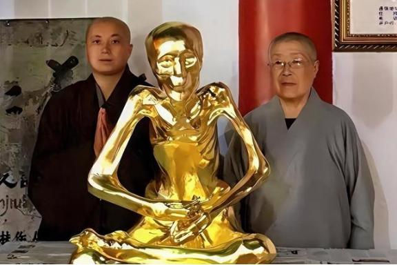 1995年，安徽85岁的尼姑仁义师太临终前告诉徒弟：“我死后不要烧，将我放入大瓮