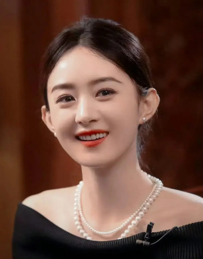 在你眼里，赵丽颖和杨幂的咖位谁更大？本来赵丽颖已经靠拿奖飞升了，但怎么都没有