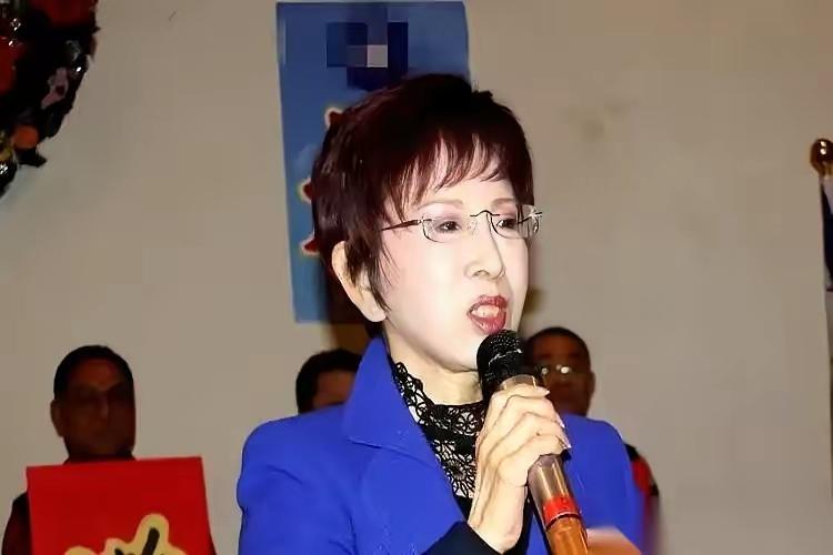 刚刚看了洪秀柱那段采访不看不知道，一看心里犯嘀咕！她问得直白，要是台湾不是中