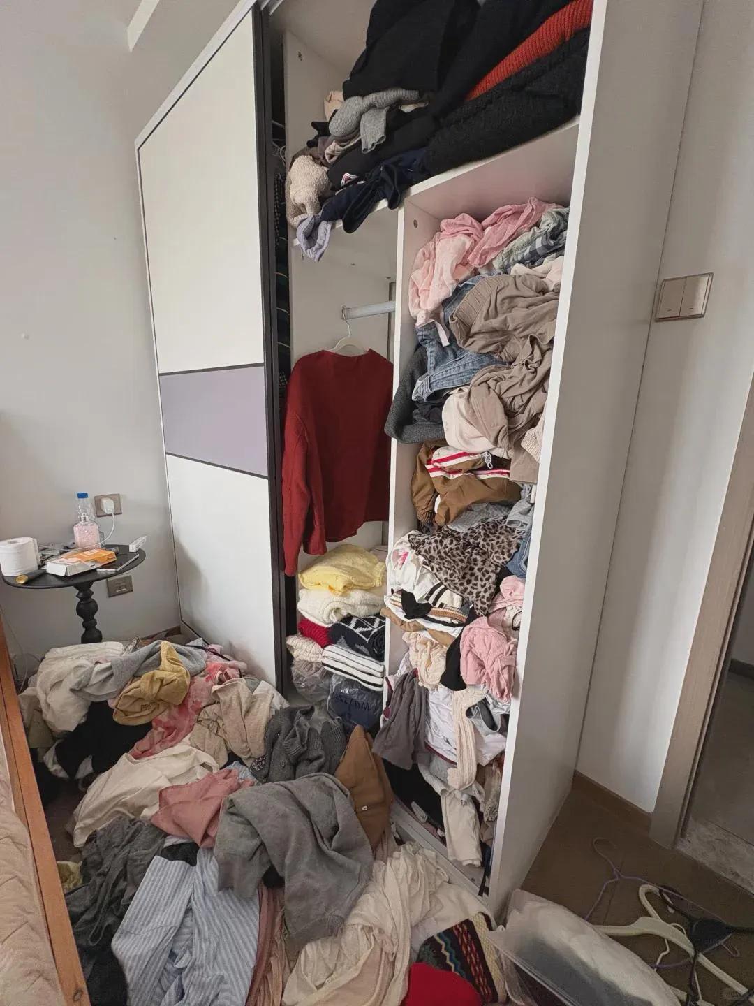 衣柜最该扔的除了旧衣服，还有7件“隐形垃圾”，扔完衣柜大一倍我们整理衣柜时，