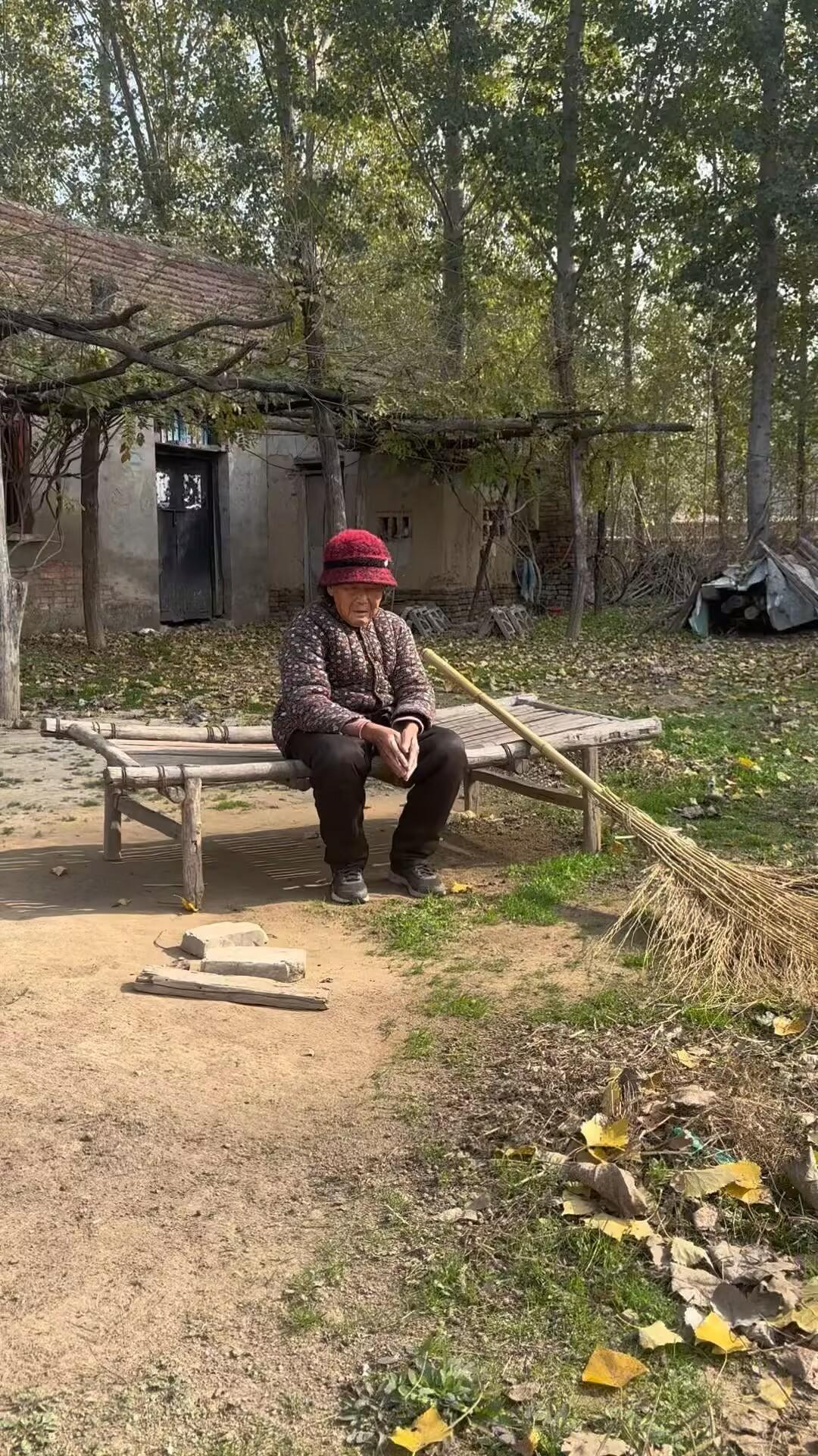 到底什么才算孝顺？老家一位87岁的老人，要做台大手术，五十万的费用像座山压下来。