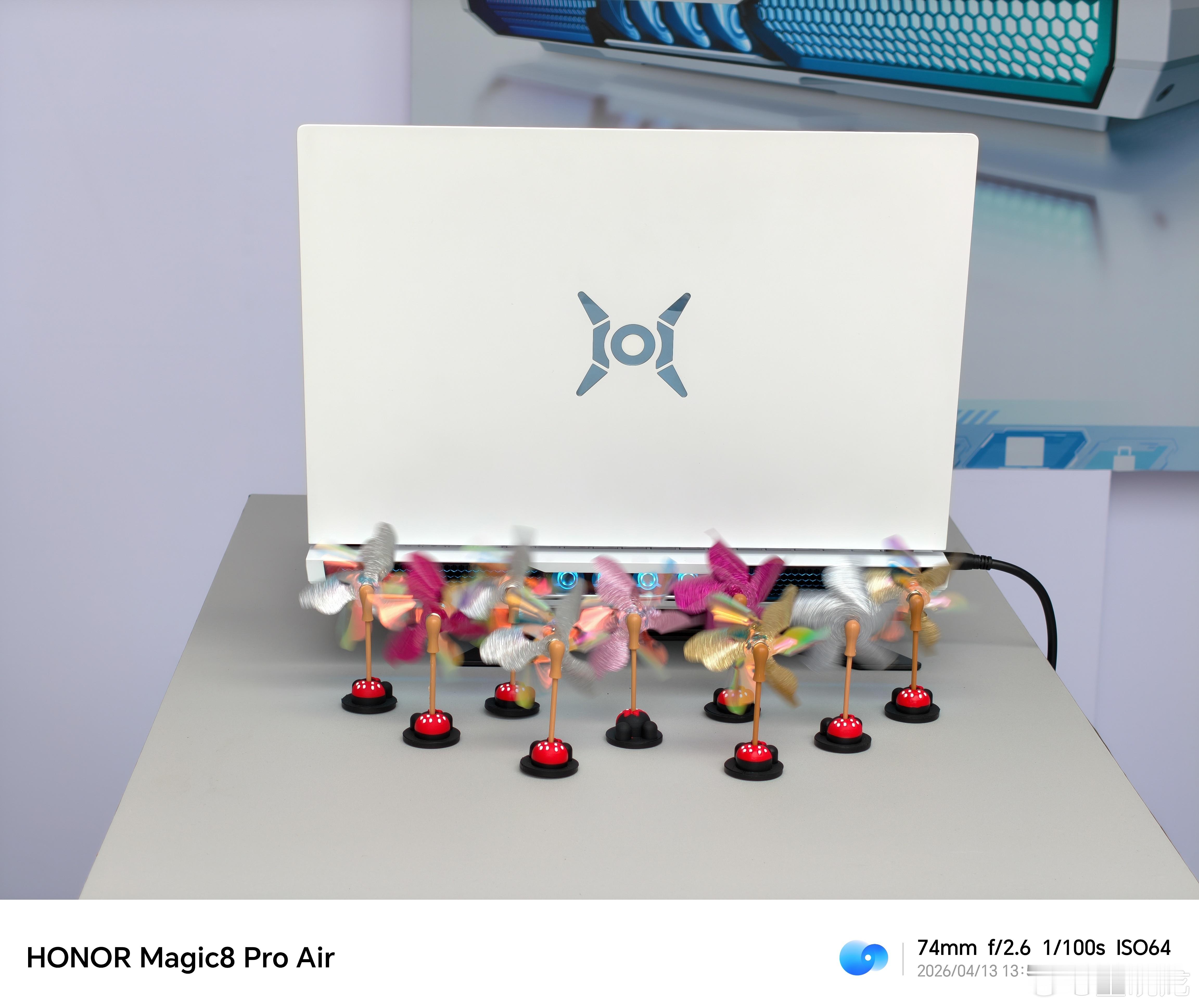 这就是全新荣耀WIN游戏本H9，在产品力上可以挑战联想拯救者的游戏本。风扇设计非