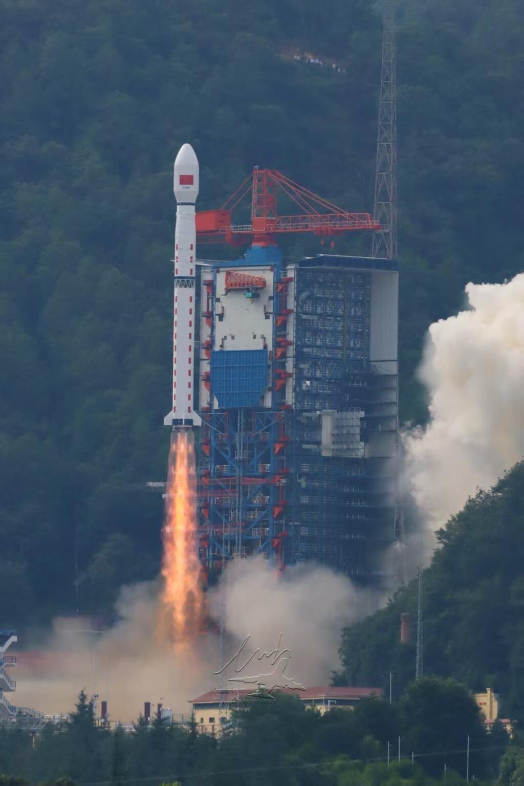 【我国今年36次发射】北京时间2025年8月17日16时55分，我国在西昌卫星发