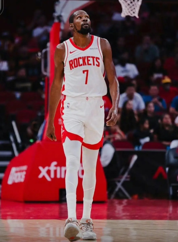 杜兰特别的不说，眼光是真不行，这次选申京是离谱到生涯最败笔先选个压他一头的库里