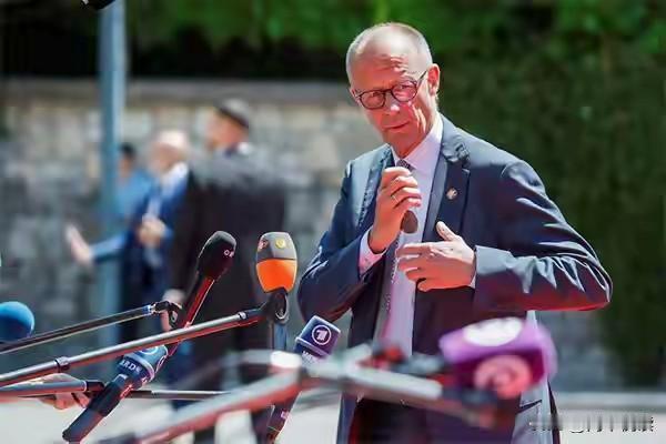 默茨逼塞尔维亚远离中俄？德国自己却刚跟中国签完2500亿大单德国总理默茨最近