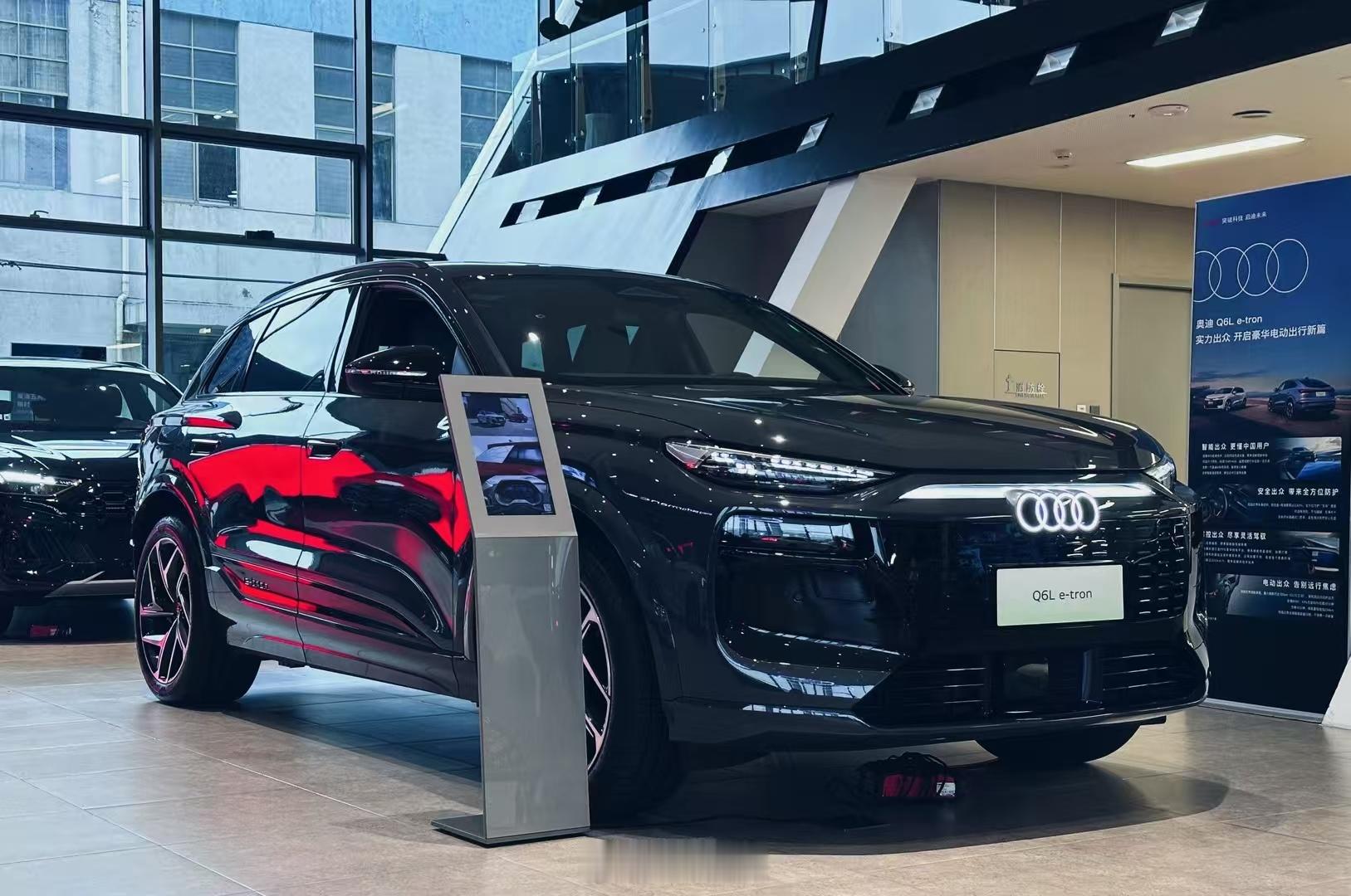 奥迪Q6e-tron作为奥迪基于PPE平台打造的纯电旗舰SUV，网友评价呈现明
