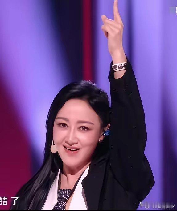 赵子琪和芒果撕破脸的原因找到了！赵子琪来参加《浪姐》之前还有一部戏找她，但她想要