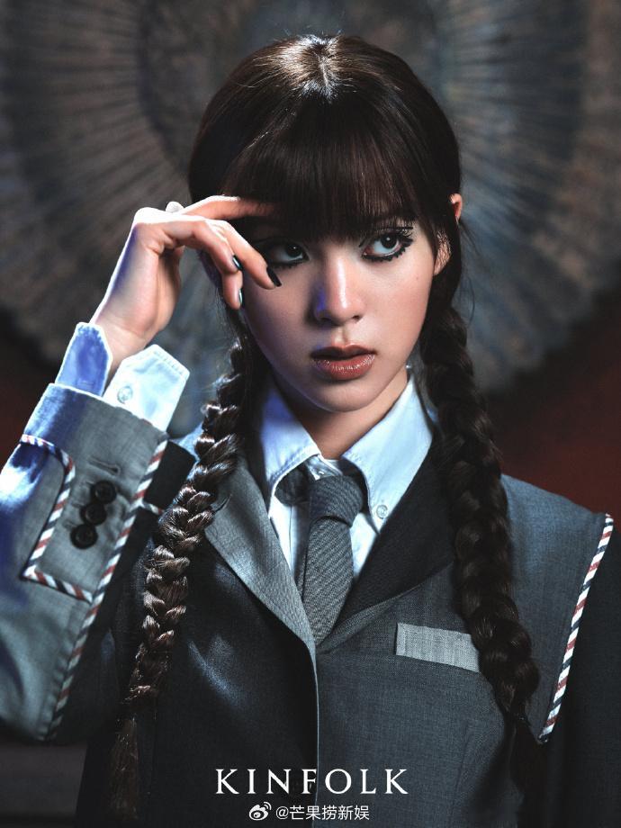 欧阳娜娜cos星期三欧阳娜娜美成希腊雕塑了欧阳娜娜这组大片，暗黑星期三氛围感拉