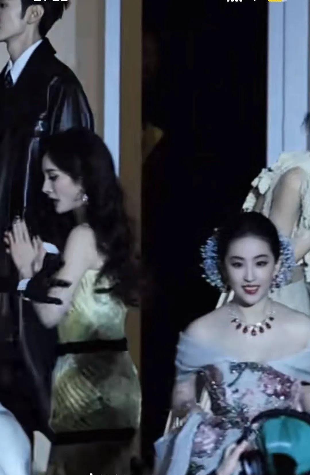 2006年演过小龙女的人，2025年还要和演杨过的同台，谁都没说破，谁也没躲开。