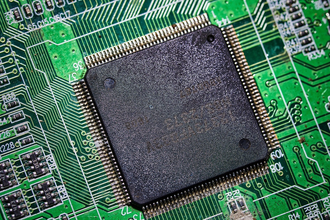 网上近950万户打新，中签率0.47%，科创板史上之最。长鑫上市最大看点确实是冲