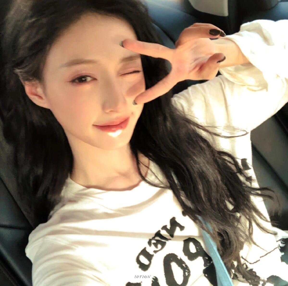 胡连馨｜𝐒𝐡𝐚𝐫𝐞头像分享🦊夏天，一只蝉对我说，你们人真是奇怪，什