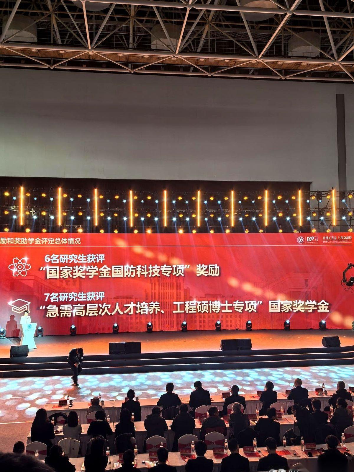 7个亿。我第一眼还以为哪个公司又融了笔大钱。结果定睛一看，是西安交大，要给学