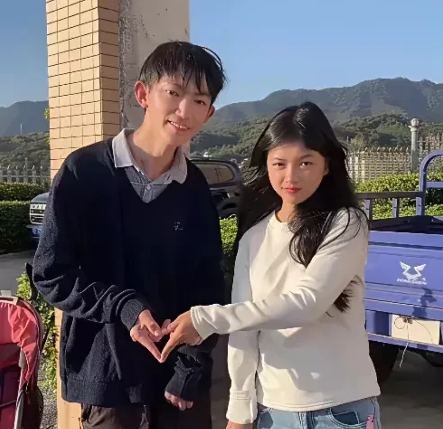 “终于娶上媳妇了”有一名22岁的小伙子，因为患有脑瘫，所以一直娶不上媳妇，家人