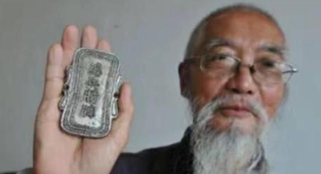 “你算什么东西？我的东西，我说了算！”2007年，湖南77岁大爷易邵白带祖传“