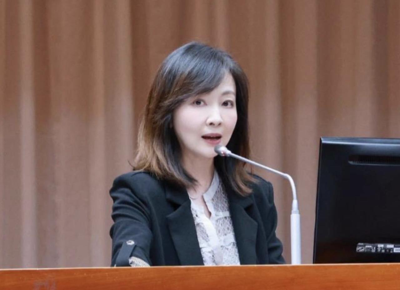 民进党“委员”郭昱晴“告洋状”，本人呛：说的是事实，别玻璃心韩国瑜日前率团访