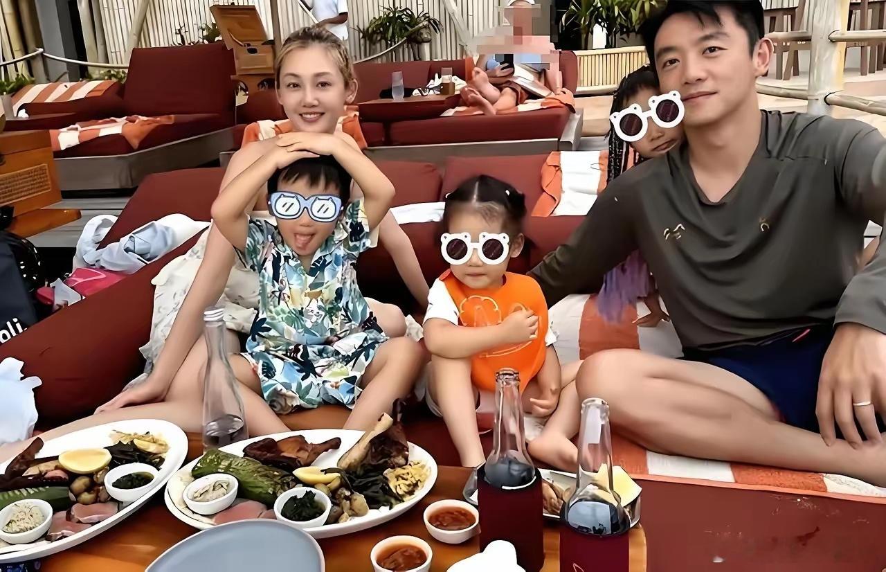郑恺苗苗在温哥华待了一个月，带俩娃上夏令营，没带保姆，姥姥搭把手。被传“移民”传