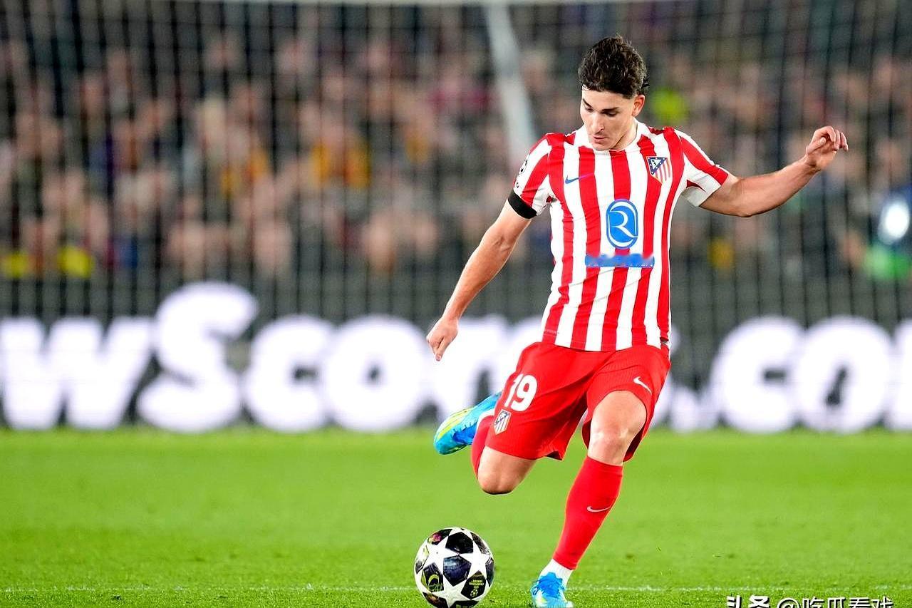 当拜仁提前锁冠的消息刷屏时，另一个榜单也被点亮：凯恩拜仁二连冠、个人第三冠，而三