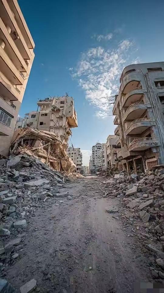 特拉维夫终于变得有点像加沙了？感觉伊朗的集束弹头效果就是不好！这楼都不能顺顺利