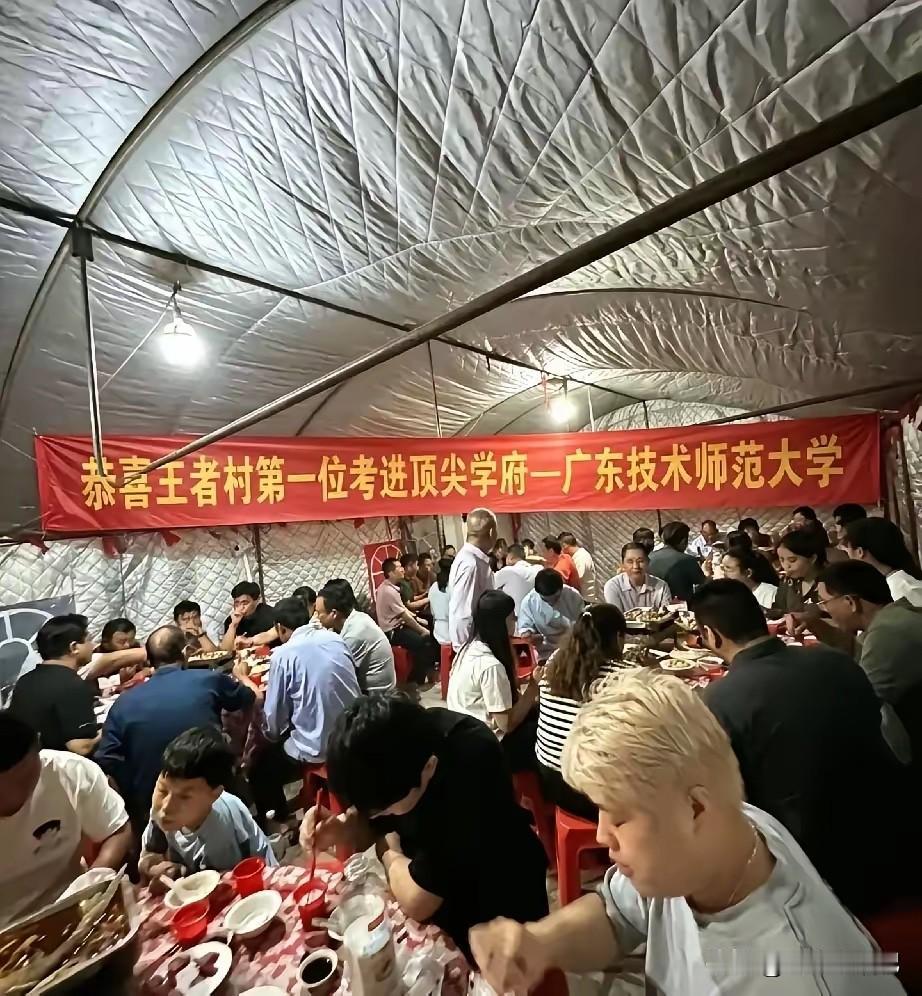 顶尖学府，难道不是北大和清华吗？