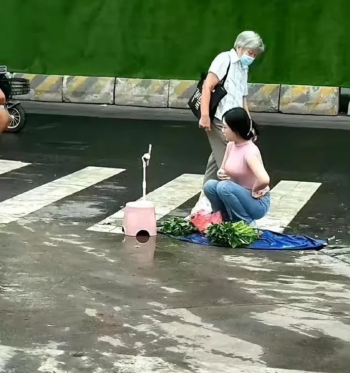 美女在直播卖菜，为啥连老奶奶都看不下去呢？