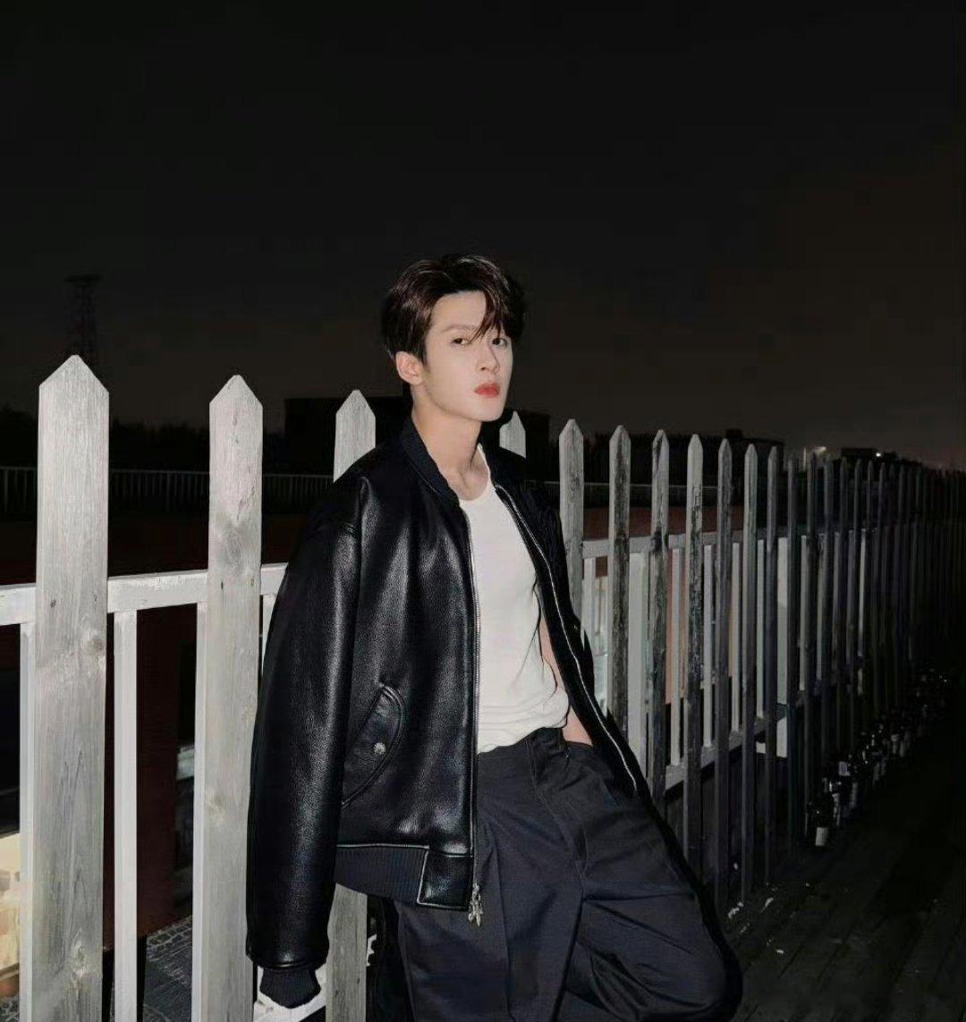 檀健次ins更新，这又是新歌吗难道是三专