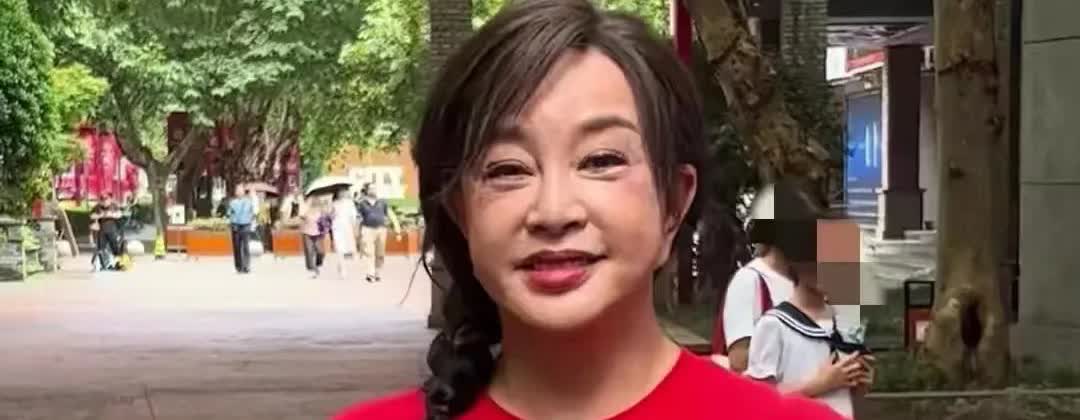 同样是感情经历丰富的优秀女演员，刘晓庆真应该和倪萍学学，也不至于是这个结局！