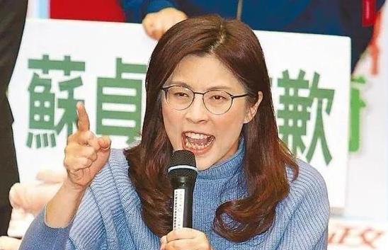 郑丽文又改口了，她说，我们是“一中宪法”，我们都是中国人。她说，台湾所有人，都是