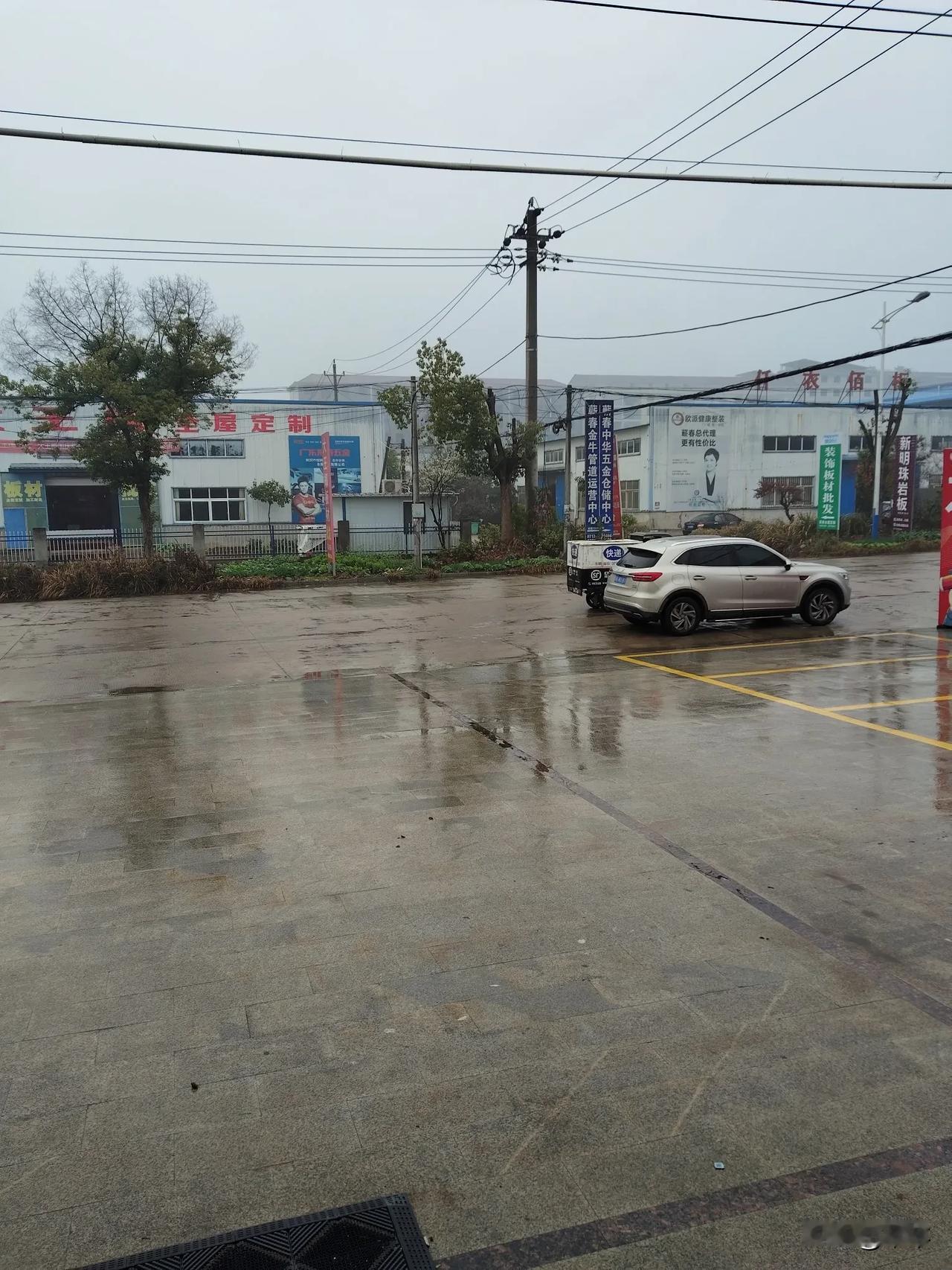 婆婆知道我存了30w，昨晚吃饭时说：小姑要买车，你借10w给她吧？我说：不借，