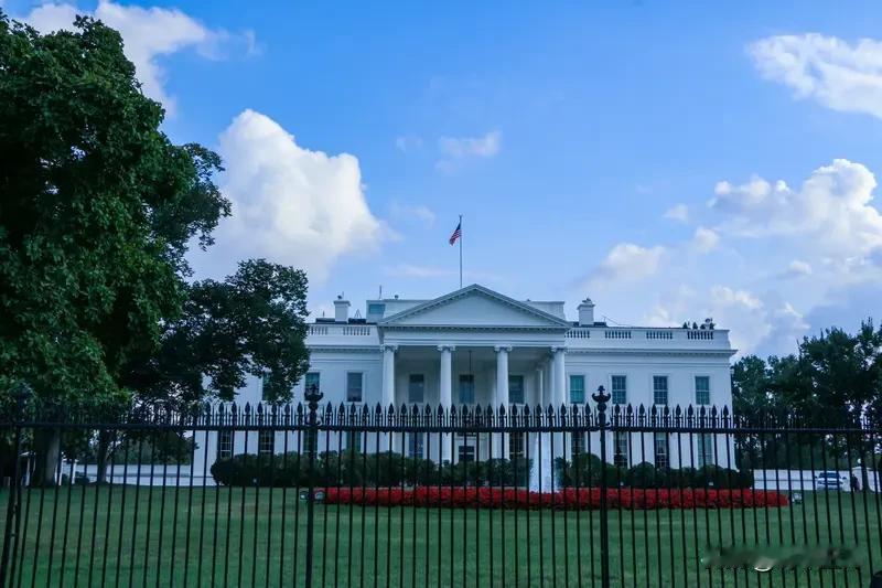 前CIA局长约翰·布伦南：“我们给人钱，让他们当间谍；他们不想干了，我们就把