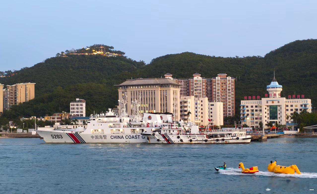 海警5203舰和5010船