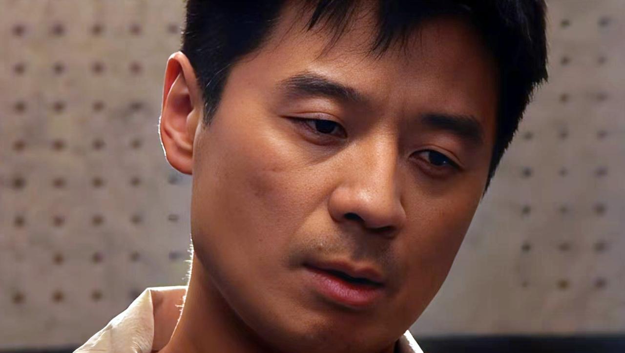 《以法之名》专案组翻车实录：两大低级漏洞让反派‘神预判’，网友怒喷编剧太儿戏！