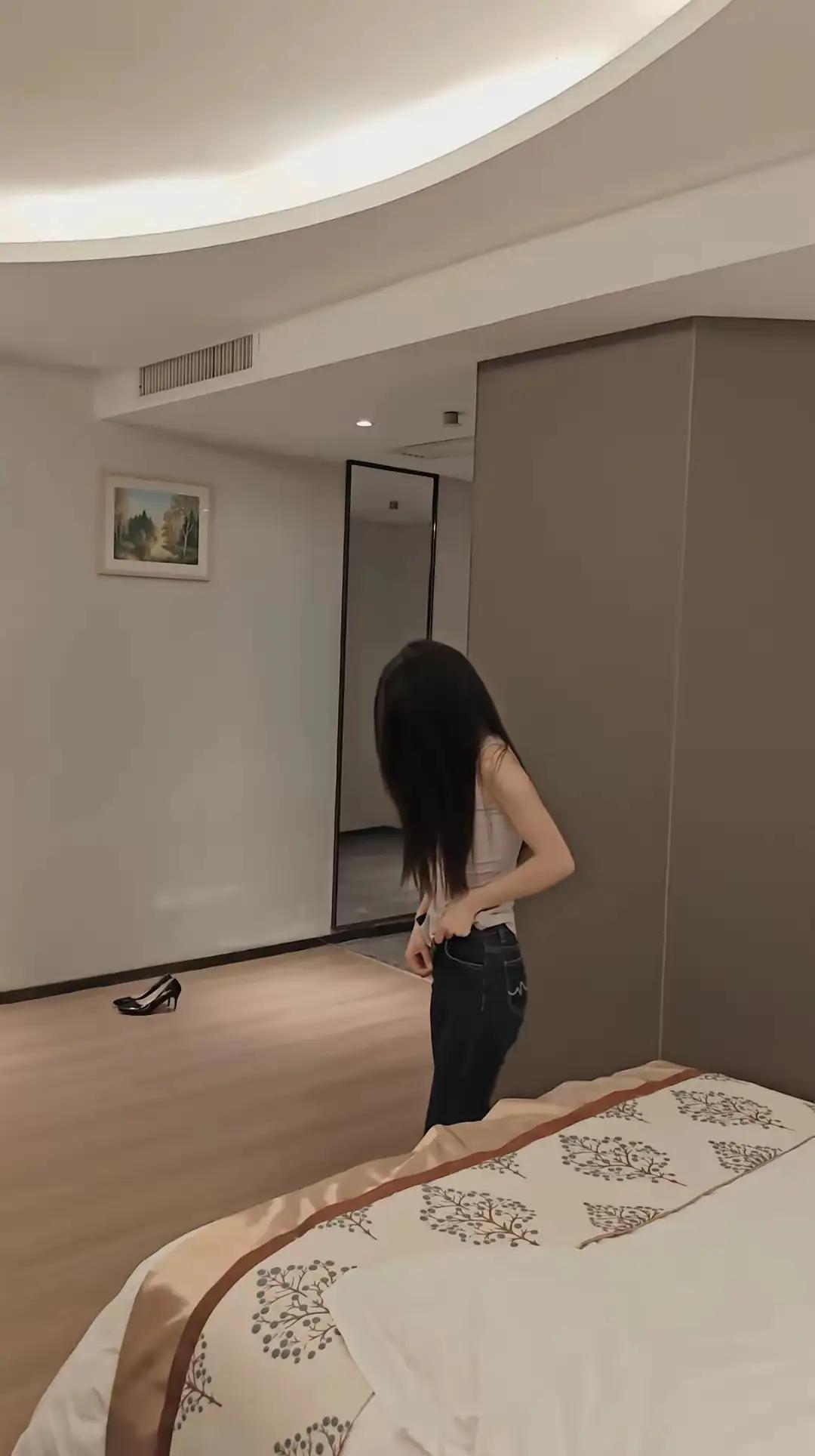 同学回到婆家过春节，小姑子全家也回去了，然后两家的孩子待在一起，玩不多大会就打起