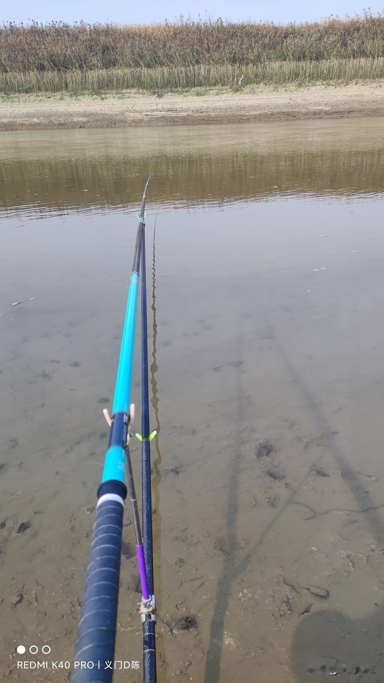 闷竿钓法绝对是上鱼最高的一种钓鱼方法，几乎不可能空军。但没玩过的人认为很复杂，