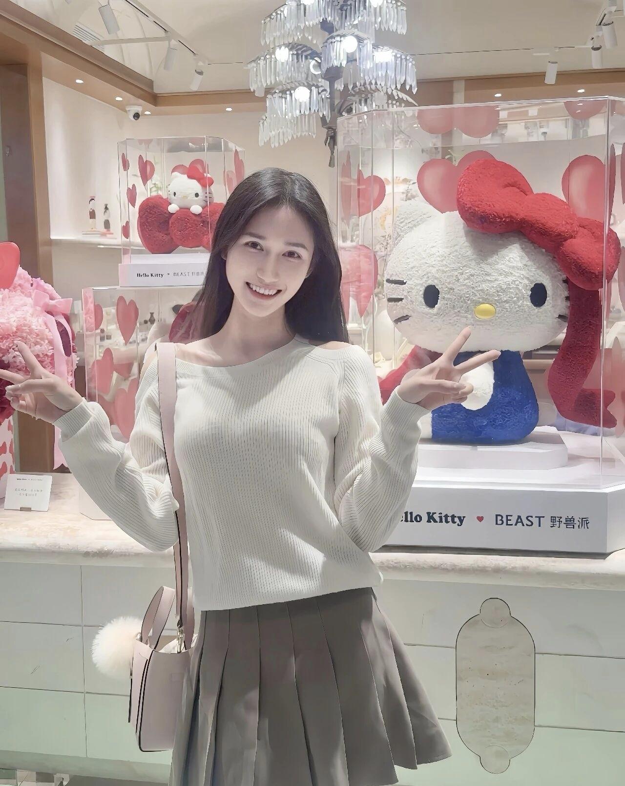 HelloKitty情人节限定款，萌化你的心！💖💖💖